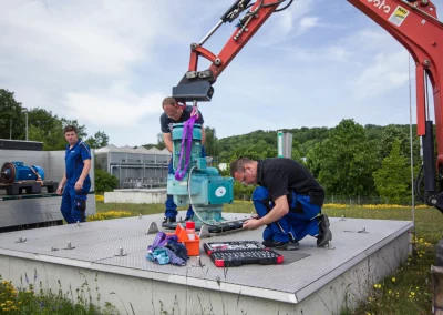 Reparaturarbeiten am Rührwerk eines Denifrikationsbeckens